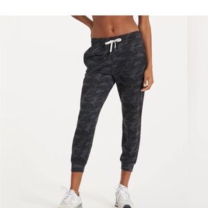 Vuori Black Gray Camo joggers - long
